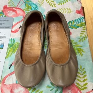 Tieks size 7 Taupe